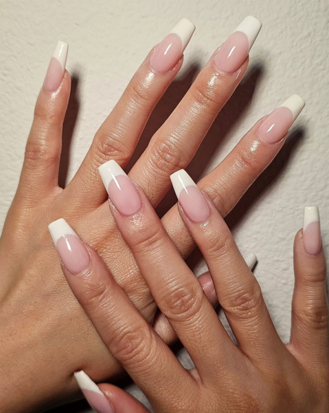 Cloud white French manicure